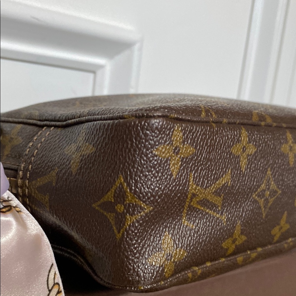 Louis Vuitton Trousse Toilette 23 Monogram Crossbody Bag πΌ - Picture 7 of 16